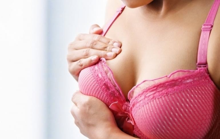 10 причин чому болить груди у жінок
