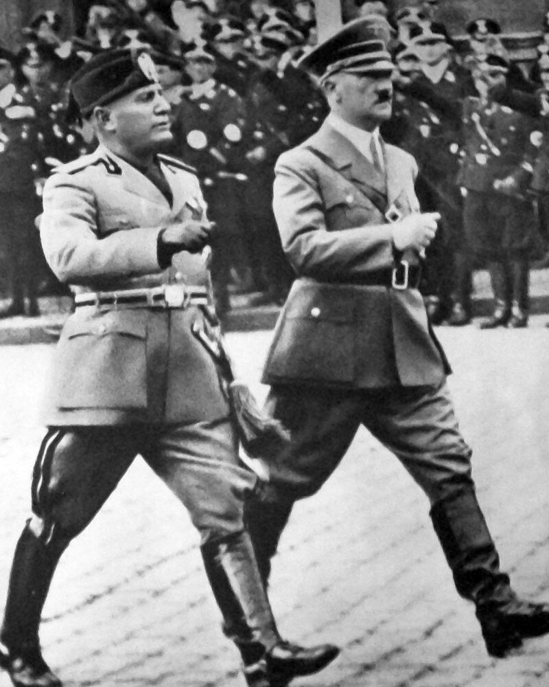 Вплив смерті Муссоліні на самогубство Гітлера