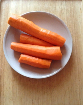Їмо моркву і не хворіємо! Користь і рецепти!