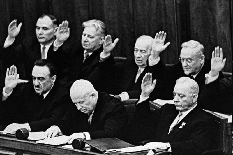 "Палацовий переворот", позбавив країну від Хрущова і дав початок часу "застою"