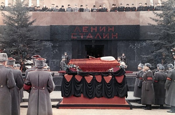 Як Хрущов знищив культ особистості Сталіна
