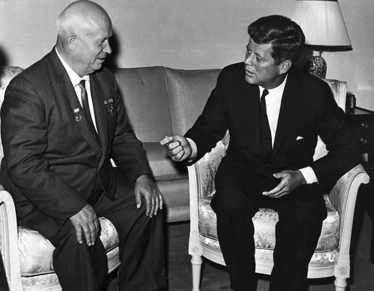 Навіщо США і Радянський Союз встановлять у 1963 р. «гарячу лінію»?