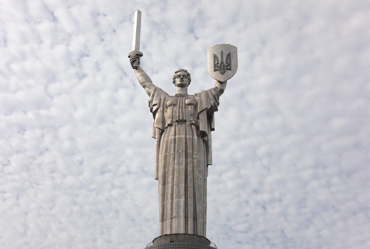 Київський монумент «Батьківщина-мати» з нержавіючої сталі