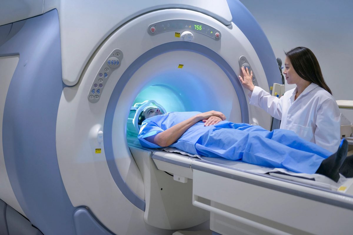 Сучасний апарат для магнитно-резонансної томографії