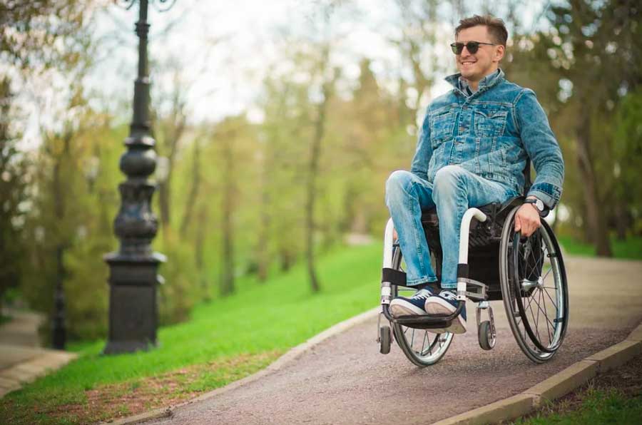 Коляски для инвалидов: прогулка по парку