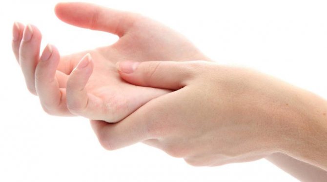 Чому набрякають пальці на руках: причини, можливі захворювання, лікування