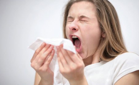 дитина чхає, симптоми бронхіальної астми у дітей