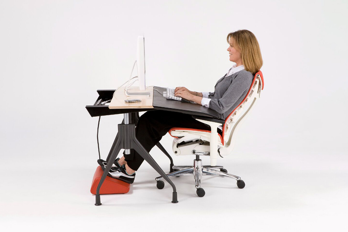 Ергономічне крісло для сидіння за комп'ютером