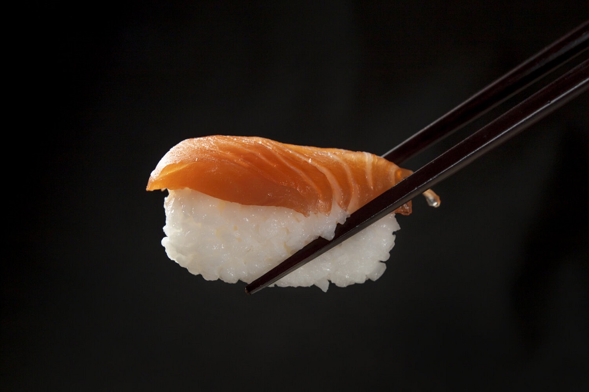 Збалансована страва суші з рибою