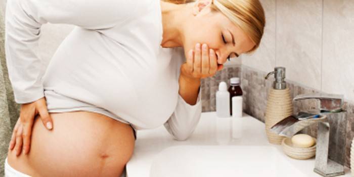 Токсикоз у вагітної дівчини